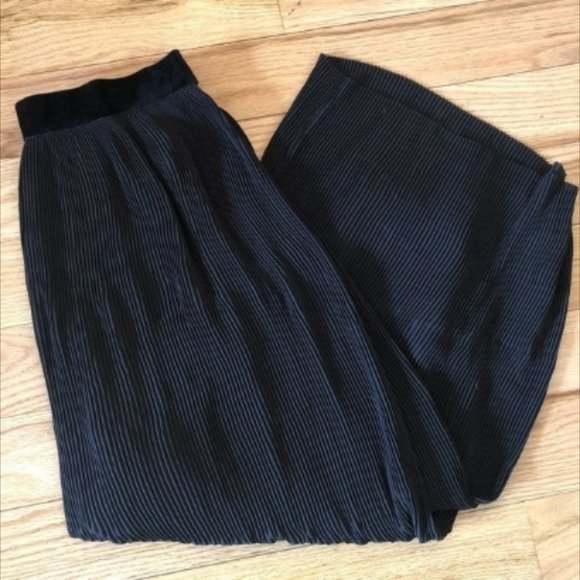 Zara Black Accordion Pleated Pants - Picture 4 of 4